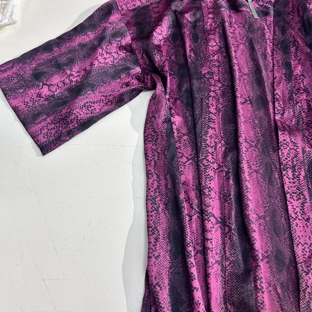 Asos Designs oversized kimono in purple and black snake print - Picture 6 of 10